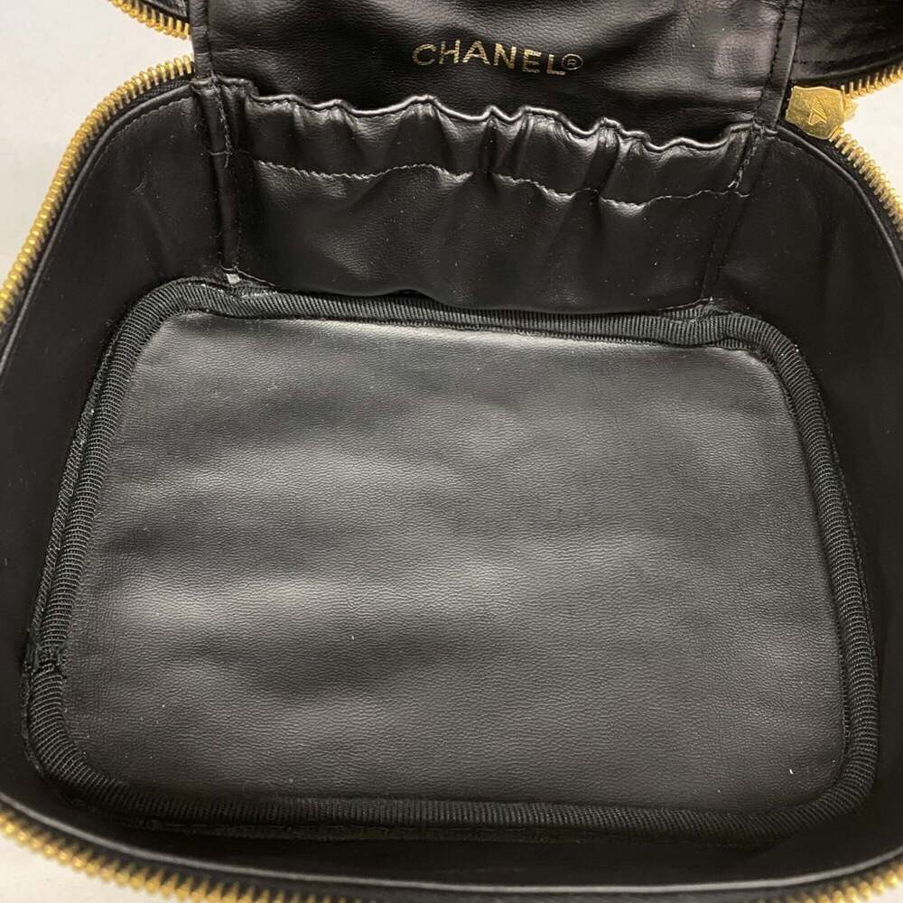 CHANEL Black Caviar Leather Vanity Bag - Picture 4 of 9